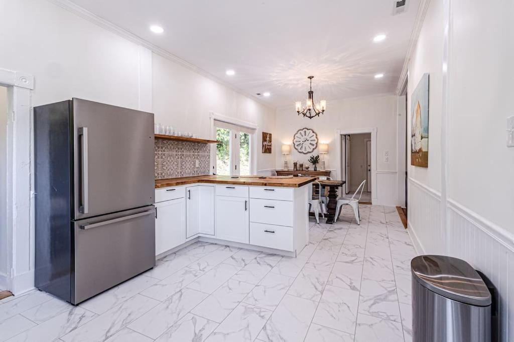 Steps To Bryson - Mtn Views, Hot Tub, Firepit, Walk To Town! *