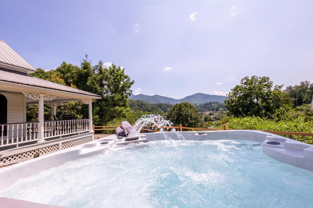 Steps To Bryson - Mtn Views, Hot Tub, Firepit, Walk To Town! * Bryson City
