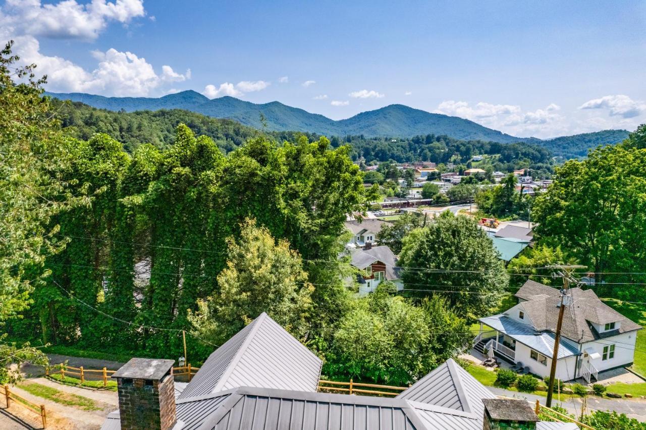 Steps To Bryson - Mtn Views, Hot Tub, Firepit, Walk To Town! * Bryson City
